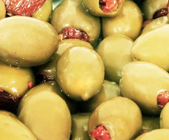 Stuffed Olives - SNACK I LOVE